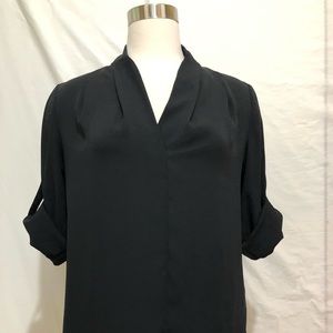 Black pullover v-neck top